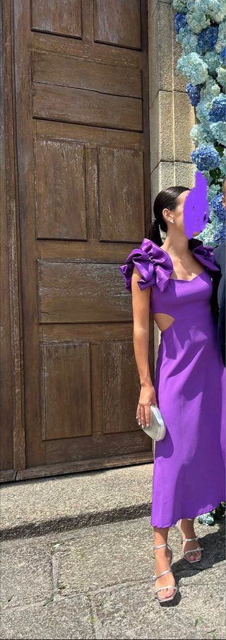 Vestido midi morado fiesta
