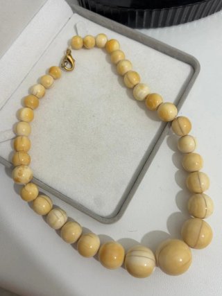 Rara collana antica con perle grandi