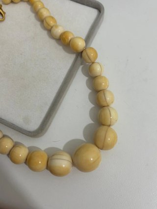 Rara collana antica con perle grandi