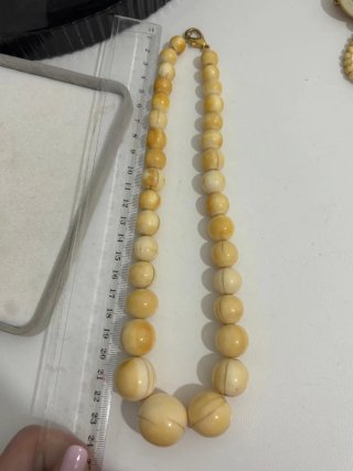 Rara collana antica con perle grandi