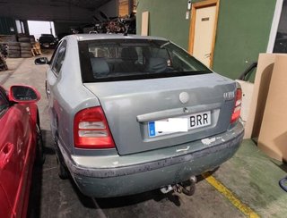 Piloto tras izq 1u6945095 skoda octavia 1.9 230145