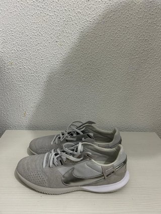 Nike Street Gato Gris/Plata