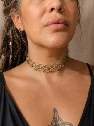 Gargantilla macramé boho dorada