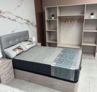Sofá gris seccional