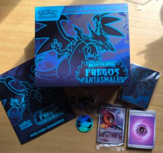 Caja Entrenador Élite Pokémon Fuegos Fantasmales