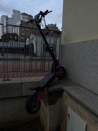 Patinete Eléctrico Negro y Rosa