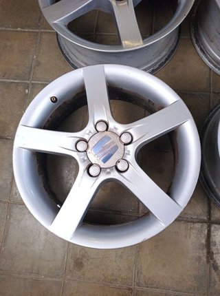 99047 1p0601025a juego de llantas seat leon (1p1)