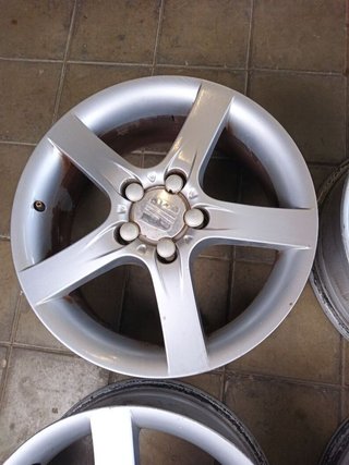 99047 1p0601025a juego de llantas seat leon (1p1)