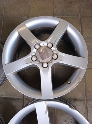 99047 1p0601025a juego de llantas seat leon (1p1)