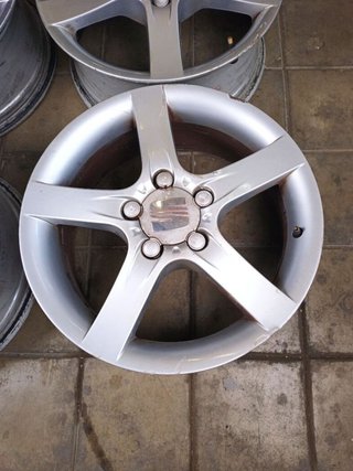 99047 1p0601025a juego de llantas seat leon (1p1)