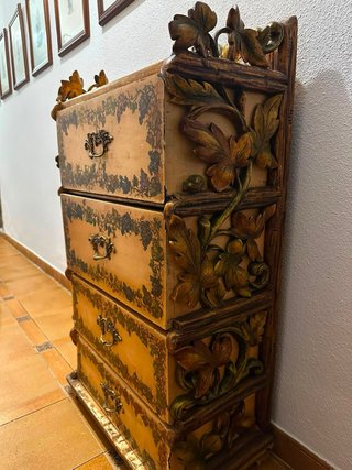 Cómoda italiana hecha a mano, articulo exclusivo.