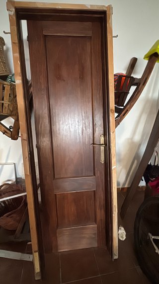 Puerta de madera maciza