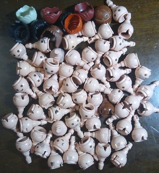 Lote 61 cabezas y 9 pelos Playmobil defectuosos
