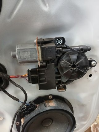 ELEVALUNAS TRASERO IZQUIERDO Volkswagen Polo VI (AW1)(08.2017->2021)