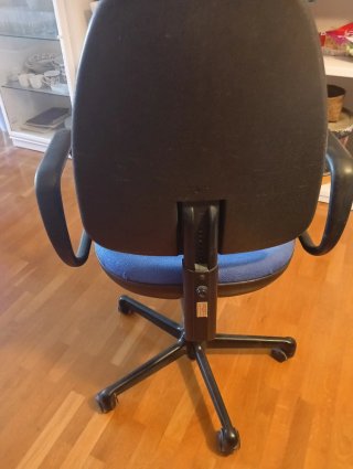 Silla de oficina ergonómica azul