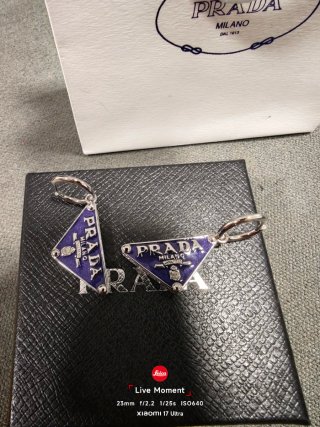 Pendientes Prada Triángulo Morado y Plateado
