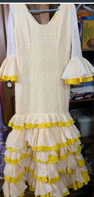 Traje Flamenca Luchy Cabrera Blanco y Amarillo