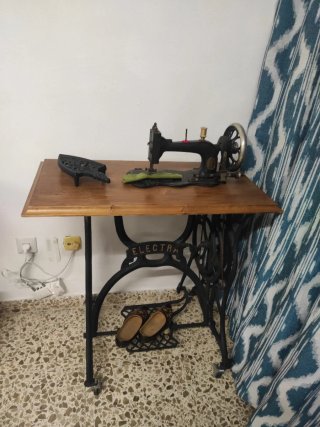 Máquinas de coser antiguas 90 euros cada una