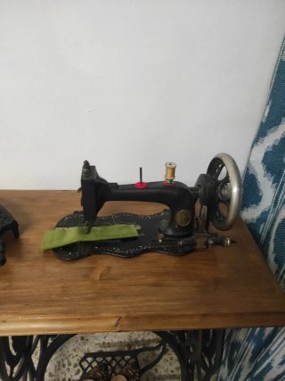 Máquinas de coser antiguas 90 euros cada una