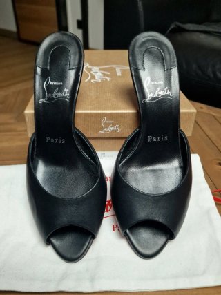 Christian Louboutin Me Dolly Zapatos Negros
