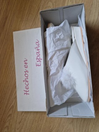 Zapatillas casa novia pompón blancas nuevas