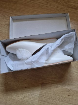 Zapatillas casa novia pompón blancas nuevas