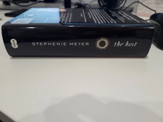 The host, libro de Stephenie Meyer.