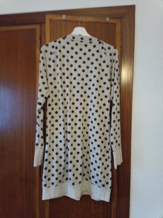 Vestido beige con lunares negros