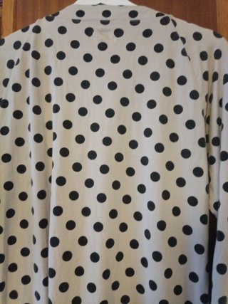 Vestido beige con lunares negros