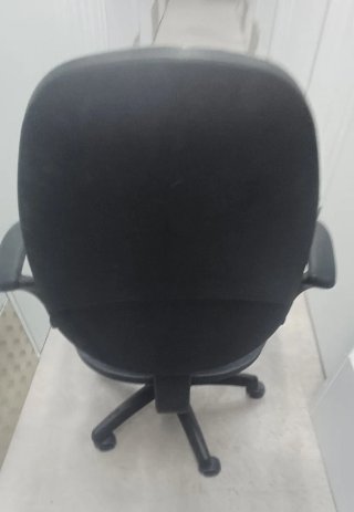 Silla de oficina giratoria gris