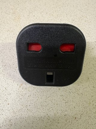 Adaptador Enchufe UK a EU Negro