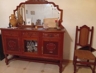 Mueble de salón con espejo