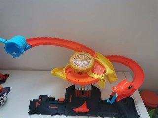 Hot Wheels City Ataque Pizza Slam Cobra