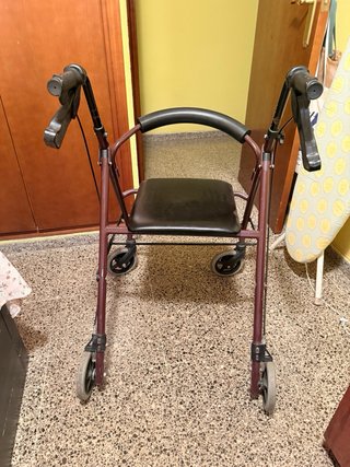 Andador Mobiclinic con asiento y cesta