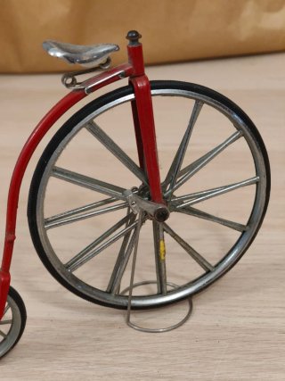 Figura Bicicleta Antigua Roja