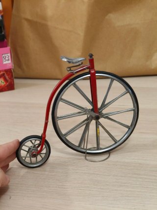 Figura Bicicleta Antigua Roja