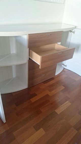 Mueble buffet moderno blanco y madera