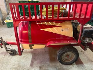 Pulverizador agrícola 400L con remolque