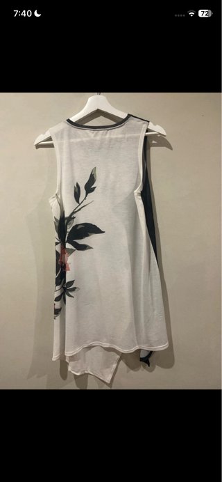 Camiseta asimetrica