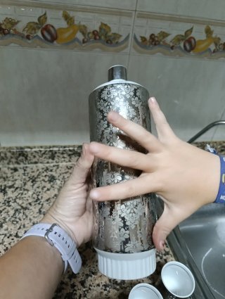 Botella y 6 vasos de licor plateados