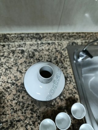 Botella y 6 vasos de licor plateados