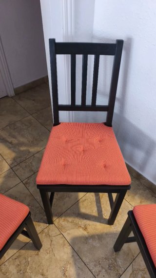 4 sillas Ikea negras - con almohadones