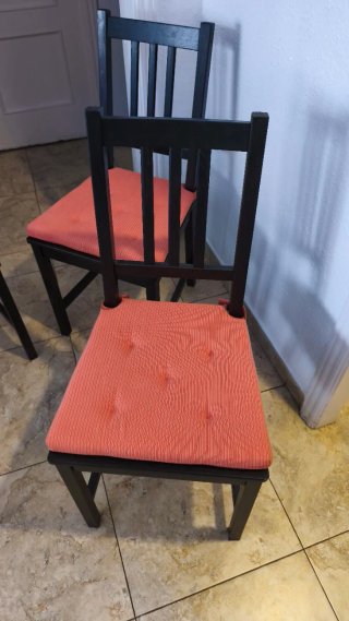 4 sillas Ikea negras - con almohadones