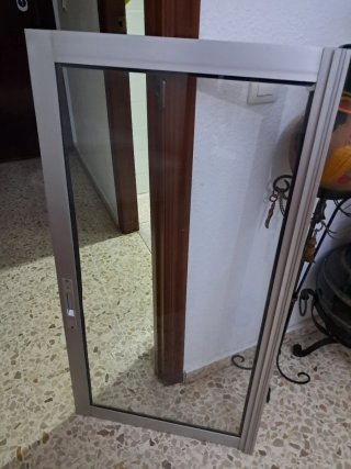 Ventana de aluminio con cristal