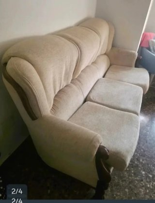Sofá de madera maciza beige