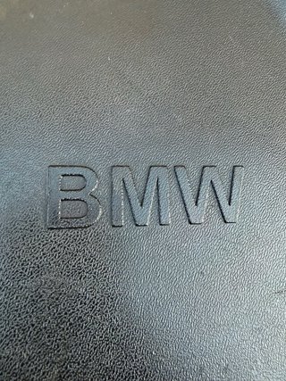 Cubre maletero Original  BMW Negro con Borde Rojo