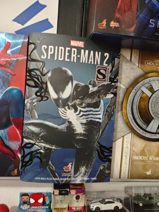 Hot Toys Spider-Man Traje Negro 1/6