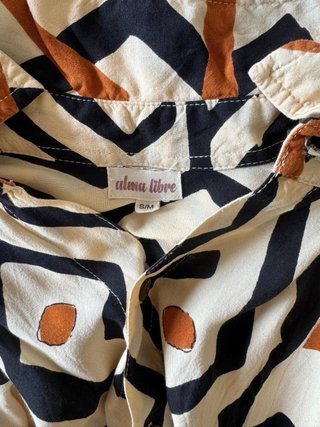 Camisa Verano Estampada Beige y Negro.