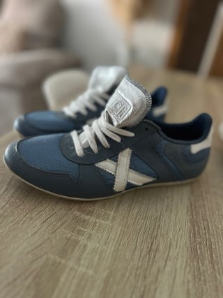 Zapatillas Munich azules y blancas