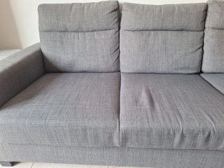 Sofá gris de tela